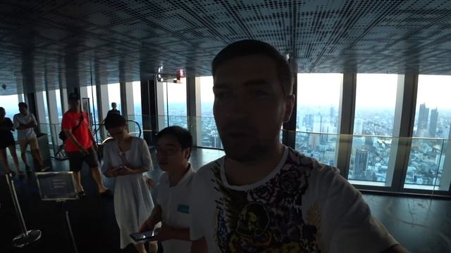 Бангкок - стеклянный пол MahaNakhon, ресторан безлимитной еды и руфтоп бар Vertigo. смотреть онлайн