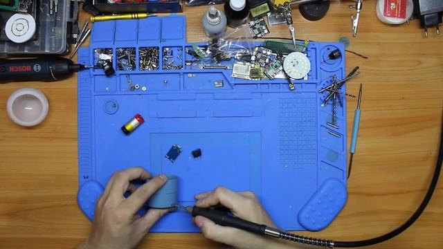 Классный походный фонарик из отработавшей светодиодной лампы.(camping flashlight from the LED lamp) смотреть онлайн