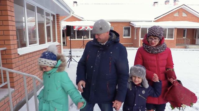 На станции Дружинино железнодорожникам вручили ключи от служебных квартир смотреть онлайн