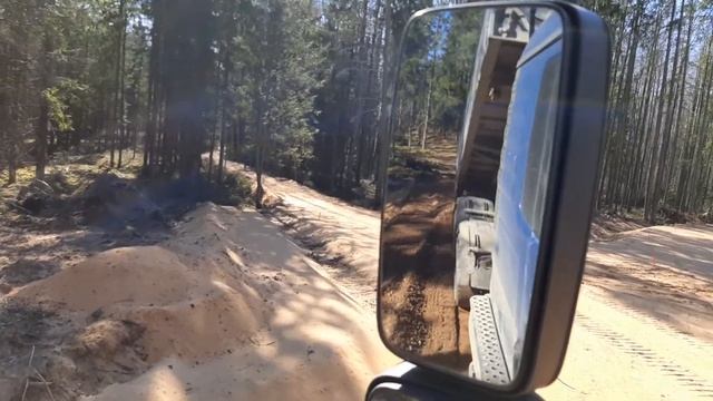 Работа на самосвале. Выгрузка на объекте. смотреть онлайн