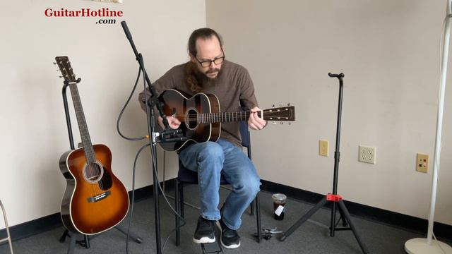 Martin Guitar Custom Shop OM-28 Adirondack Large Soundhole vs Standard Soundhole Demo Comparison смотреть онлайн