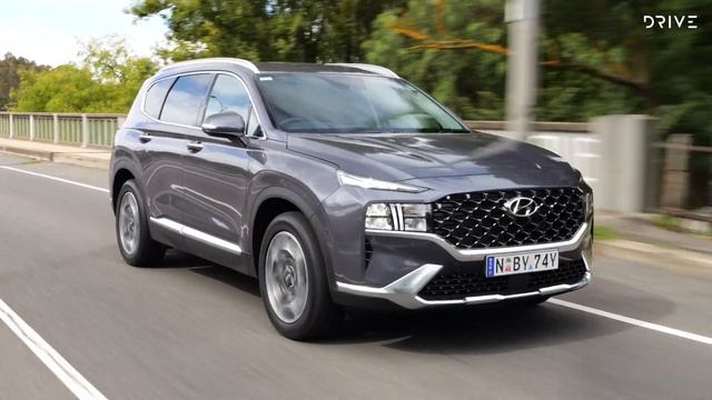 2023 Hyundai Santa Fe Elite Hybrid Review | Is A Hybrid Better For Your Dollar? | Drive.com.au смотреть онлайн