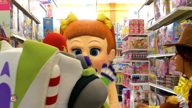 Woody y Buzz VS Gabby Gabby | Toy Story 4 | Manito y Maskarin смотреть онлайн