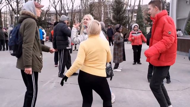 ЗА ТВОЮ КРАСИВУЮ УЛЫБКУ!??/ХОРОШО ВЕСНОЙ В ПАРКЕ ГОРЬКОГО/ТАНЦЫ ХАРЬКОВ МАРТ 2021 смотреть онлайн