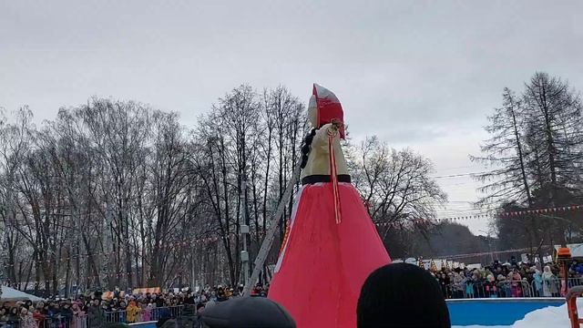 Народные песни в стиле инди-фолк: выступление группы Zventa Sventana в парке Маяковского в ЕКБ смотреть онлайн