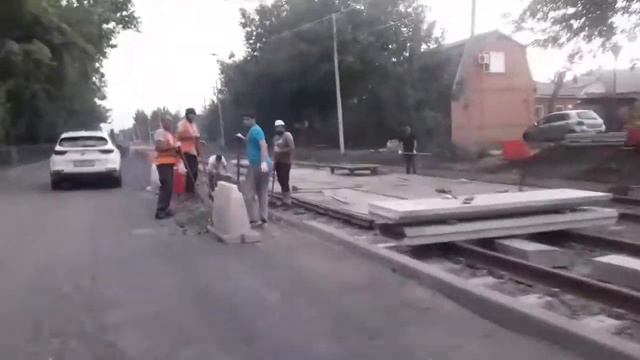 Монтаж трамвайных путей на Кузнечной. 2. Таганрог. смотреть онлайн