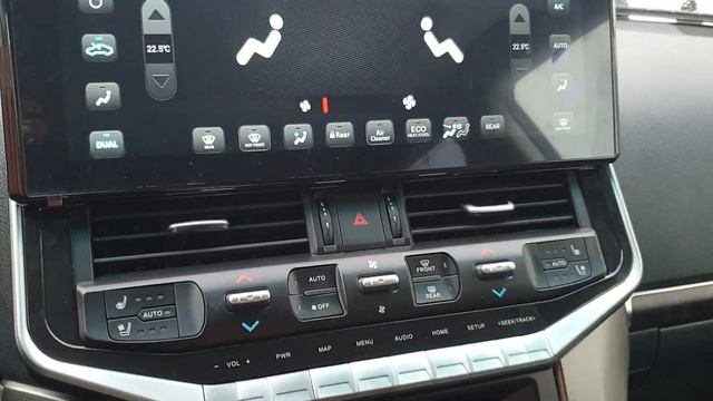 Магнитола для Toyota LC200 в стиле Toyota LC300.