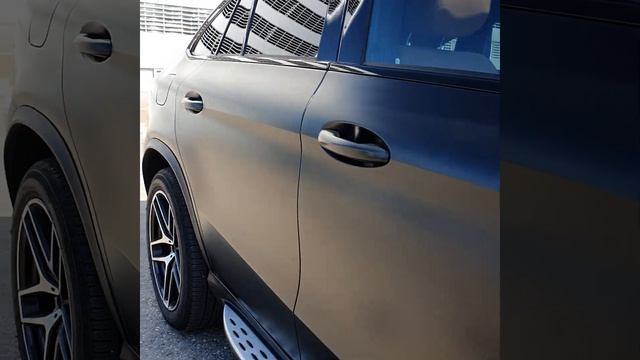 Оклейка автомобиля Mercedes GLE Coupe матовой черной пленкой, оклейка решетки смотреть онлайн