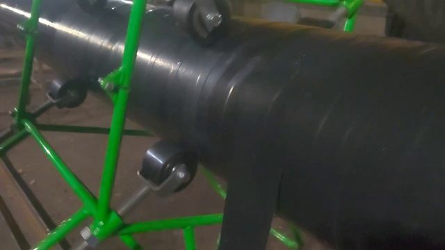 Изоляция трубы ПВХ лентой ручным методом / Isolating of a pipe with PVC tape by manual method смотреть онлайн