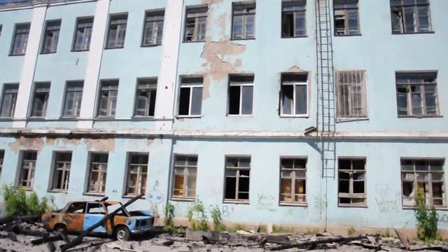 Сгоревшая крыша заброшенного здания в Липецке продолжает тлеть смотреть онлайн