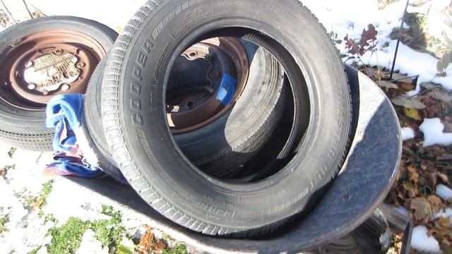 Fall hits the outdoor garage with snow,tires, happy thanksgiving смотреть онлайн