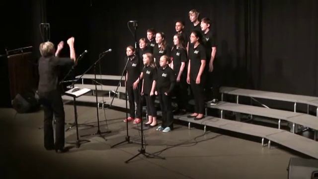 GLYS performing Three Blind Mice смотреть онлайн