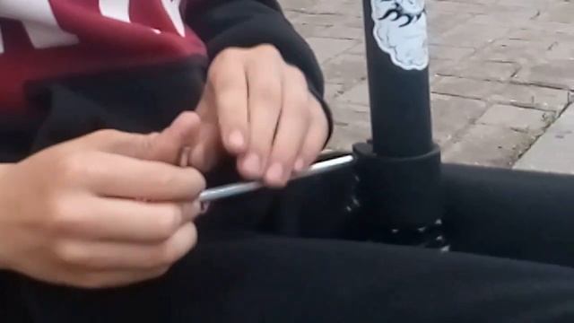 Как поставить руль на трюковой самокат смотреть онлайн