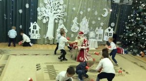 Прикольный Дед Мороз)) утренник в саду 2022г.