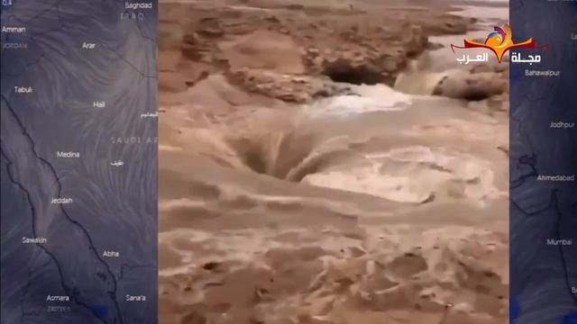 Дыра в саудовской пустыне, поглощающая огромное количество дождевой воды - Хафр аль-Батин смотреть онлайн