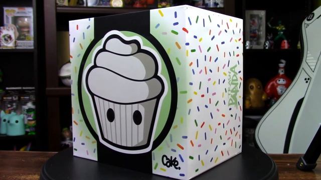 WE GOT ONE!!! Trash Panda Toys CAKE Glow In The Dark!!! смотреть онлайн