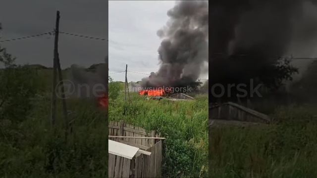 Горит барак на Сахалине, рядом котик лежит смотреть онлайн