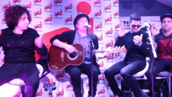 Fall Out Boy - The phoenix & Sugar We're Going Down - Live acoustic @ Orléans - Infrared 04 04 13