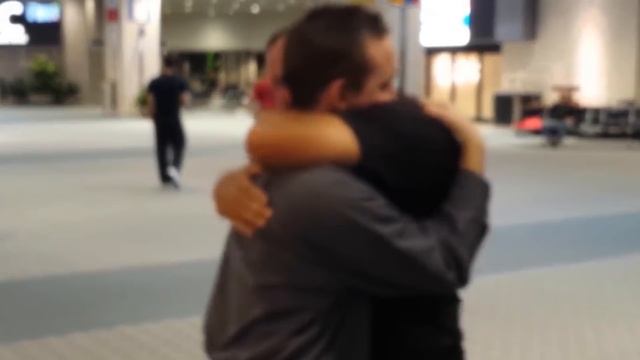 24 ГОДА РАЗЛУКИ! Самые трогательные встречи после долгой разлуки Попробуй не заплакать. смотреть онлайн