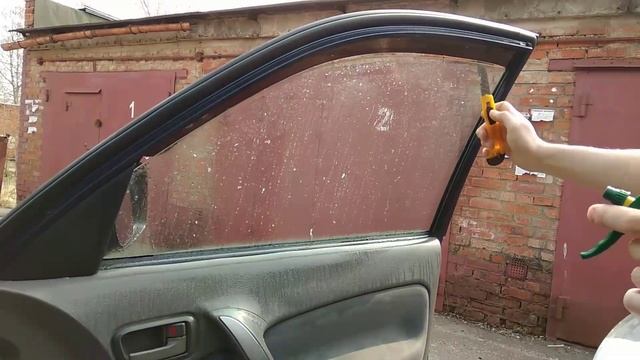 Удаляем клей от тонировки