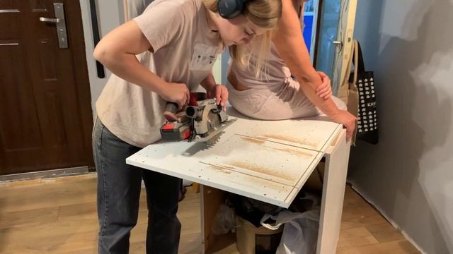 РЕМОНТ НА КУХНЕ В 12 КВАДРАТОВ | СОБРАЛА КУХНЮ ИКЕА САМА | СГНИЛ ПОЛ смотреть онлайн