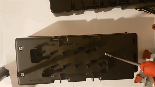 Cum testam o pompa de vacuum Mercedes Benz W215 W220 sau W230 смотреть онлайн