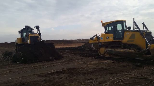 John Deere 850 J II vs Cat D6R2 смотреть онлайн