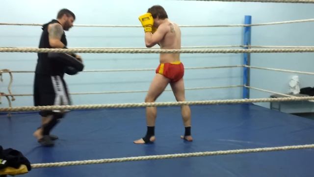 Muay Thai SitYodTong Работа с падами. смотреть онлайн
