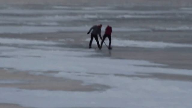 Хоккей на море в Таганроге смотреть онлайн