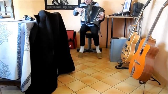 Accordéon débutant Roland FR1XB смотреть онлайн