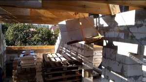 Применение лебедки на стройке - подъем тяжестей