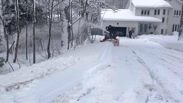 #114 HUGE SNOWFALL, Great test for the BX2822A Snowblower. смотреть онлайн