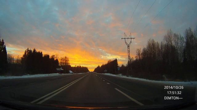 Красивейший закат на дороге от Вологды в Череповец смотреть онлайн