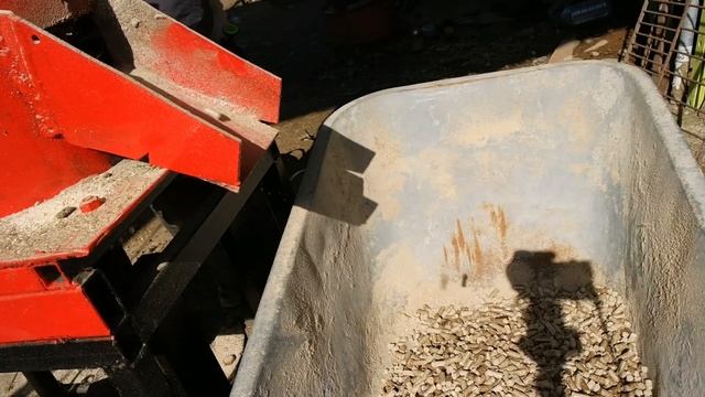 DIY PELLET MACHINE - Making SAWDUST PELLETS at HOME смотреть онлайн