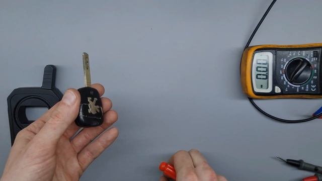 Ремонт чип ключа зажигания пежо 107, ситроен с1, тойота айго. Перепайка кнопки. Замена корпуса смотреть онлайн