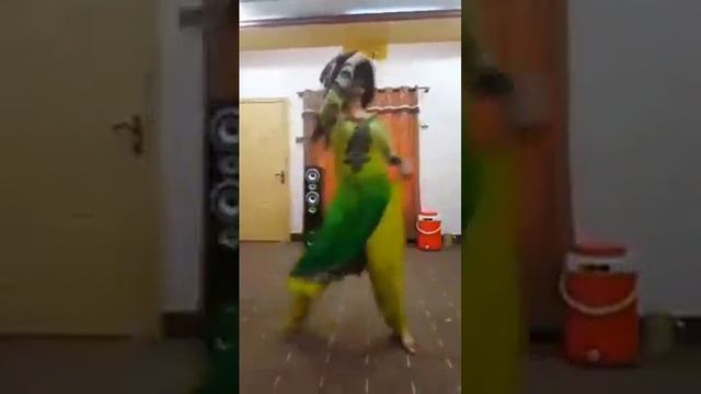 Desi Indian girl dance in private смотреть онлайн