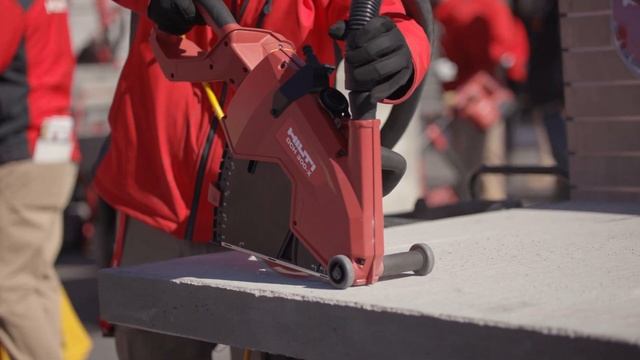 DEMO of Hilti's DCH 300-X dry/wet electric cutter смотреть онлайн