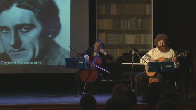 "Золотятся ковровые нивы..." (музыка Игоря Коровина, стихи Сергея Клычкова) смотреть онлайн