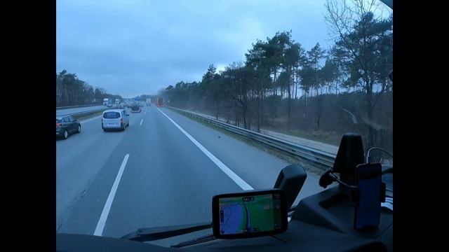 #Далиключи - едь! Лопнуло колесо у фуры на автобане в Германии. смотреть онлайн
