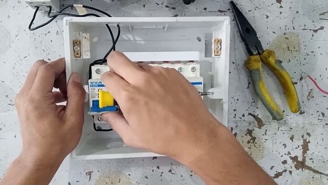 Paano ang wiring ng Distribution Panel 8ways Single phase 220VAC? Electric-Al Ep. 11 смотреть онлайн