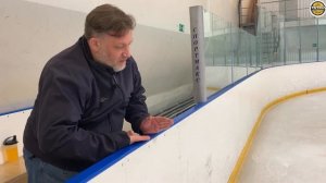 Как правильно катаясь спиной делать вираж? Катание хоккеиста.