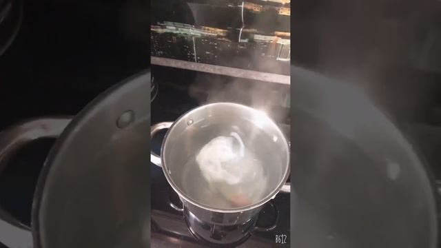 Тосты с красной рыбой и яйцом пашот смотреть онлайн