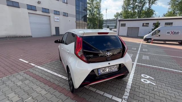 Toyota Aygo 1.0 VVT-i 72KM w wersji X-play Salon PL I wł F-VAT смотреть онлайн