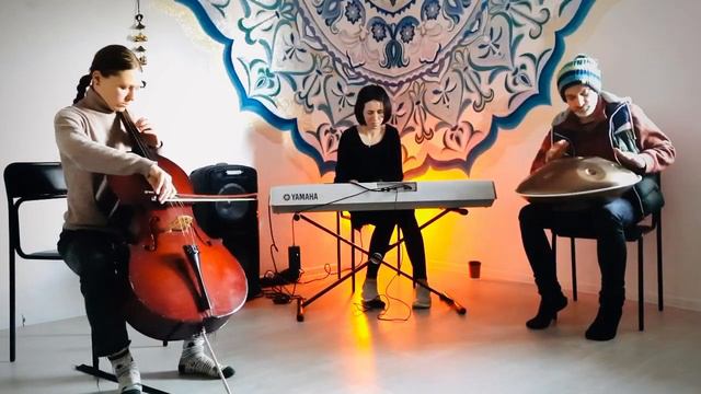 TAKA•HANGA. Пробуем играть с виолончелью. Первая встреча с Алисой.