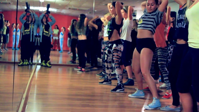 Нарезка с танцев. TWERK. REGGAETON. смотреть онлайн