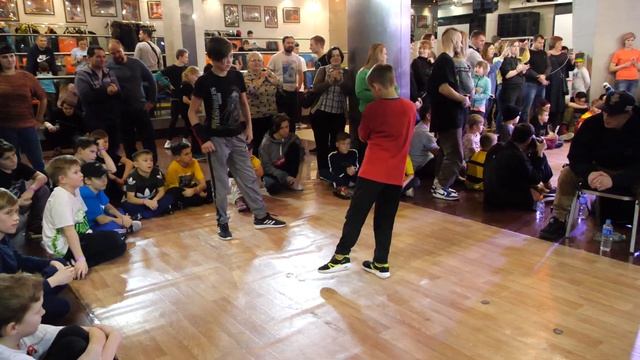отбор 10-13 bboy Колян vs ? - брейкданс батл WINTER WARS 2020 смотреть онлайн