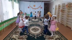 танец с листьями.разноцветная осень. Детский сад "Ну, погоди"