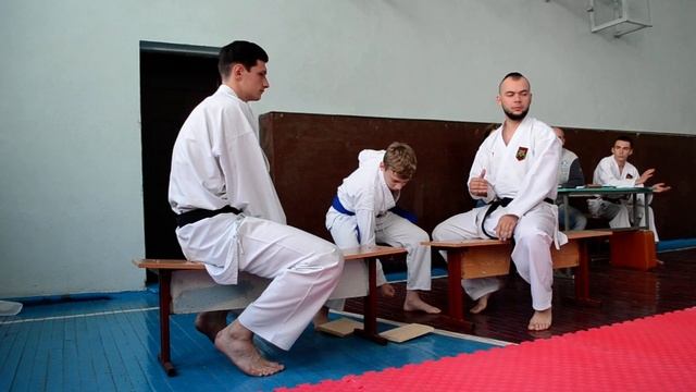 Екзамен на 4-кю (другий синій пояс) Клуб карате "Дайтан" смотреть онлайн