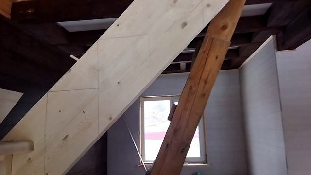 Деревянная лестница на второй этаж своими руками. Этап 2. смотреть онлайн