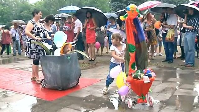 Парад детских колясок, г. Запорожье, 2013 смотреть онлайн
